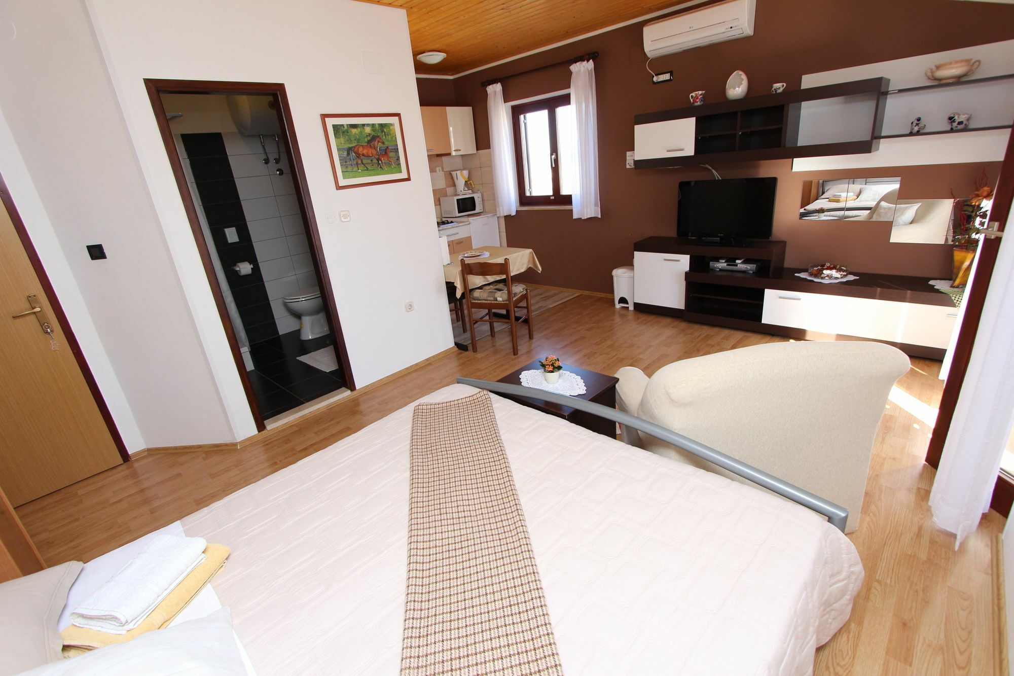 Rooms And Apartment Matosevic