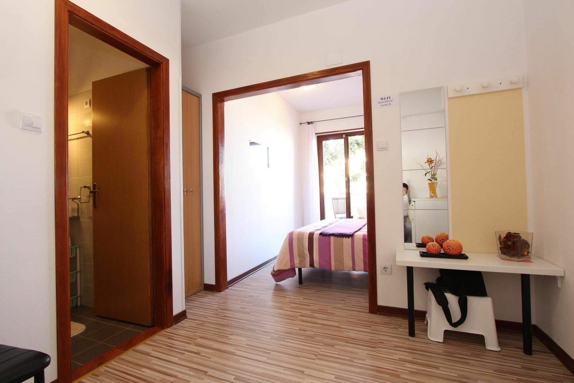 Rooms And Apartment Matosevic